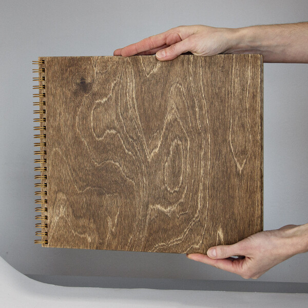 Gstebuch aus Holz mit deiner Gravur und Ringmechanik 35 x 30 cm