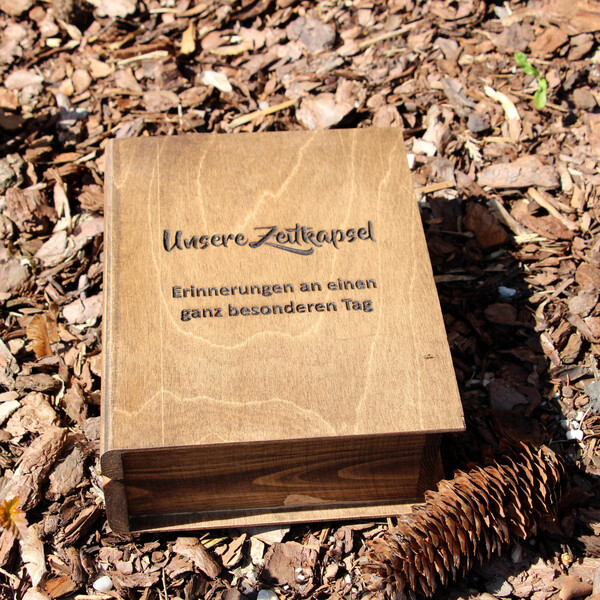graviertes Buch aus Holz Bilderschatulle Holzbox 24 x 19 x 8 cm