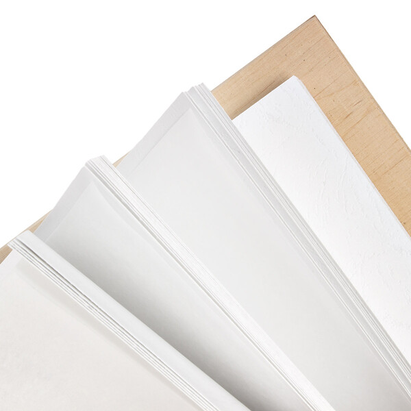 dickes neutrales Holzalbum mit weißen Kartonseiten
