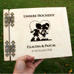 Elegantes Holzalbum mit weißen Kartonseiten, Gästebuch aus Holz