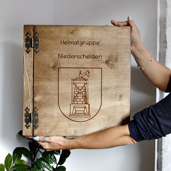 Holzbuch XXL mit 50 weie Kartonbltter beidseitig klappbar