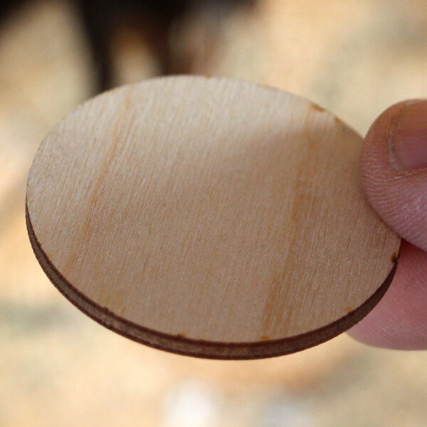 Holzscheibe  4 cm als Streudeko und zum Basteln