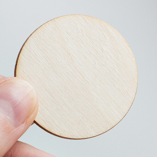 Holzscheibe  4 cm als Streudeko und zum Basteln