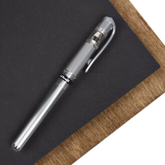 Stift Gelstift in Silber fr schwarze Seiten auf Holzalben