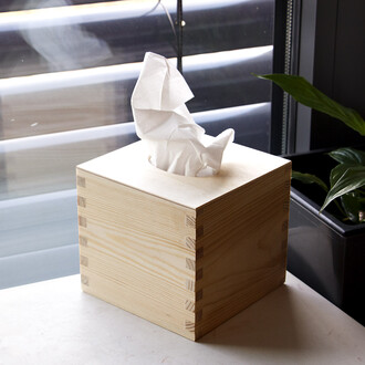 Tissue dispenser decoupage square retractable floor