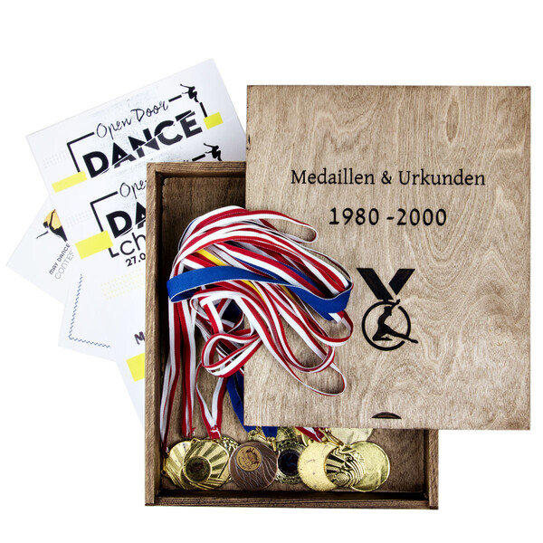 Design Geschenkverpackung in Eiche Dunkel 33 x 28 cm mit Schiebedeckel