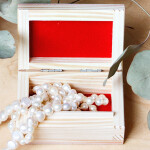 Schmuckkasten mit rotem Velours 9 x 6 x 4 cm