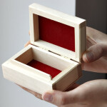 Schmuckkasten mit rotem Velours 9 x 6 x 4 cm