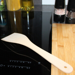 Pfannenheber aus Holz 31 cm breit