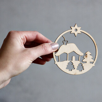 Winterhaus Weihnachtskugel aus Holz 9 x 8 cm