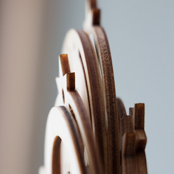 Glocke graviert als Baumschmuck aus Holz