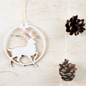 Christbaumschmuck mit Rentier 9 x 8 cm