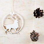 Christbaumschmuck mit Rentier 9 x 8 cm