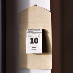 Papier- und Abreißkalender Halterung aus Holz